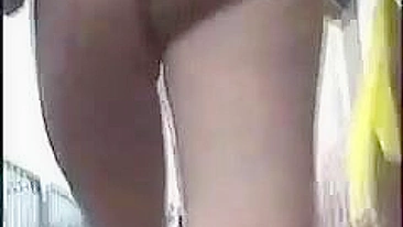 Quente! Latina Rabuda Rebola na Câmera Escondida Andando na Rua