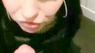 Voyeur Alemã em Cabine de Sexo no Supermercado Público