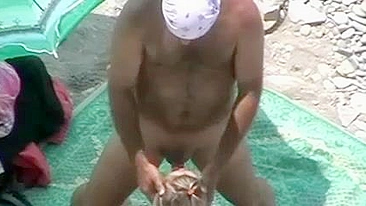 Vídeo de Boquete na Praia, Mulher Chupando Pau Bem na Câmera Voyeur