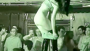 Vídeo de Clube de Strip Japonês com Asiáticas Gostosas Nuas ao Vivo