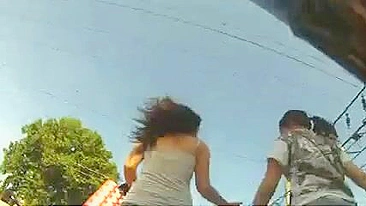 Vídeo Upskirt De Gata Com Short Jeans Apertado Na Bunda