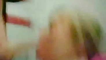 Amiga alemã safada chupando no banheiro em vídeo pornô secreto