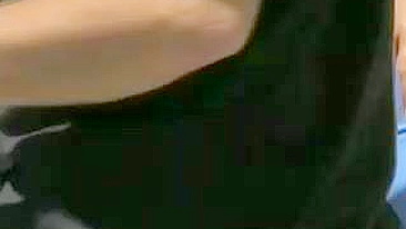 Gostosa de Bunda Perfeita em Calça Justa, Flagrada por Voyeur