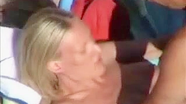 Vídeo de Sexo na Praia: Esposa Amadora Fodida e Filmada por Voyeur