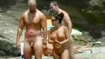 Voyeur Perfeito na Praia Nudista com Buceta Madura