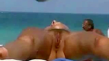 Esposa Quente Exibindo Peitos e Bunda na Praia, Filme Pornô