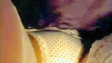 Meias Brancas Sensuais Revelam Corpo Gostoso Sob a Saia