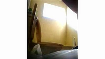 Sex-Tape Escondido de Gata Quente Pega no Banho