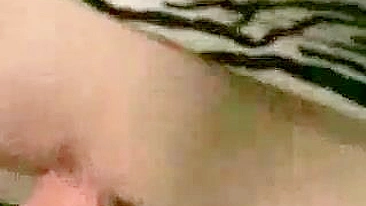 Vídeo de Sexo Voyeur Alemão em Cabine de Supermercado Público