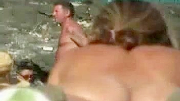 Câmera Espiã Pega Nudistas Reais em Vídeo na Praia