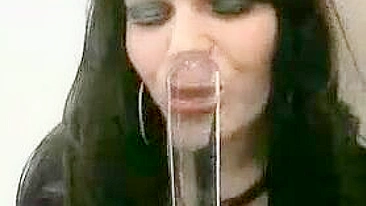 Vídeo de Sexo Voyeur Alemão em Cabine de Supermercado Público