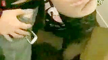 Vídeo de Sexo Voyeur Alemão em Cabine de Supermercado Público