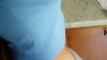 Mulher Nua Brilhante Fodendo de Quatro na Cozinha