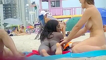 Loira Sueca Gostosa de Peitos Grandes Naturais Filmada na Praia