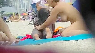 Loira Sueca Gostosa de Peitos Grandes Naturais Filmada na Praia