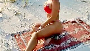 Vídeo de Praia Topless: Peitos e Bundas Incríveis!