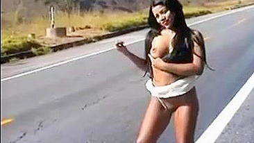 Gata Amadora Safada Pisca na Estrada e Choca!