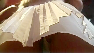 Vídeo Amador de Upskirt: Garotas Gostosas Filmadas com Câmera Escondida