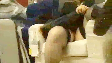 Mulher Safada Mostrando a Bucetinha Travessa na Rua