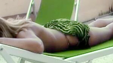 Mulher Gostosa Provocando o Voyeur que Filma