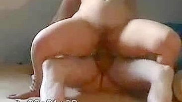 Vídeo de Câmera Escondida com Esposa Cavalgando o Pau do Marido