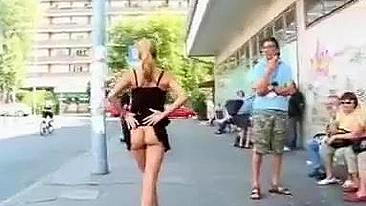 Vídeo Voyeur de Exibição Sexy na Rua Pública