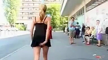 Vídeo Voyeur de Exibição Sexy na Rua Pública