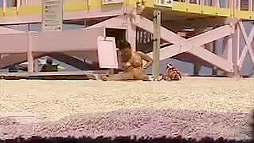 Curta o Tesão Voyeur com BBW Gostosa Nua Filmada na Praia!