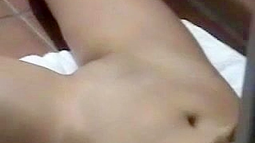 Vizinha Flagrada Fazendo Banho de Sol Pelada