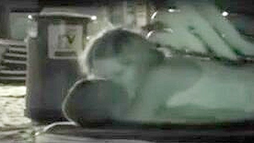 Vídeo Voyeur de Casal Espiado Transando na Praia