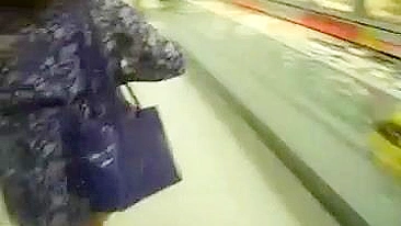 Esposa Sexy sem Calcinha Filmada na Loja Local