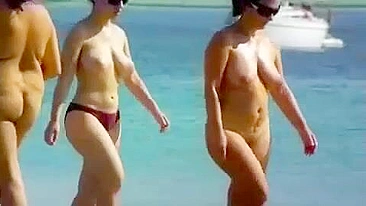 Espião na Praia Grava Troca Safada de Biquíni de Gatas