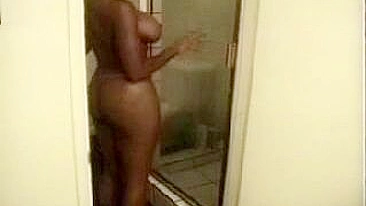 Irmã Negra Gostosa Exposta na Câmera Espiã!