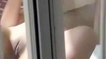 Esposa Flagrada Nua Pelo Vizinho Safado