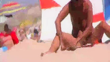 Câmera Espiã Voyeur Mulher Exhibicionista Nua na Praia