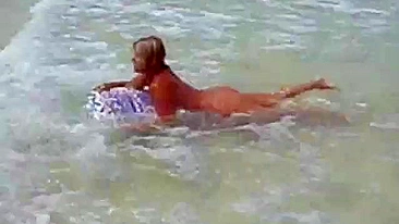 Mãe Adora Ser Nudista, Curtindo Nudez Pública