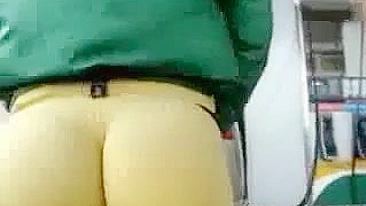 Corpo Delicioso, Ela de Calça Apertada, Vista no Posto de Gasolina