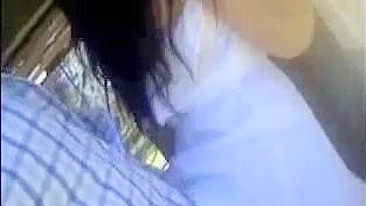 Aventura ao Ar Livre: Gatinha Fofa Faz Boquete Quente