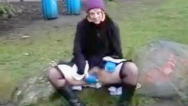 Vídeo de Garota Flagrada Nua em Público