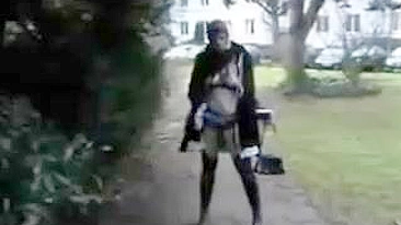 Vídeo de Garota Flagrada Nua em Público