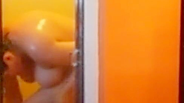 Flagrado Batendo Punheta pro Vídeo da Mãe - Mal Posso Esperar Ela Sair!