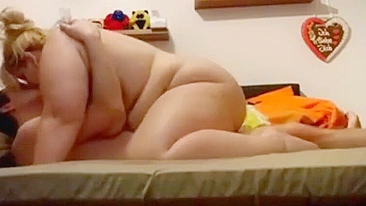 Mãe BBW Safada Fode Qualquer Buraco! Vem Ver Ela Ser Enrabada de Porra!