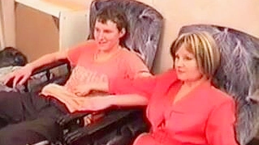 Lança de aço do filho afunda na buceta rosa farta da mamãe!