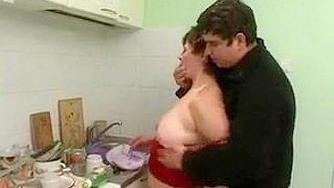 Espada dura do filho estupra a buceta molhada da mamãe! Incesto do caralho!