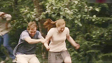 Quatro Caras Estupraram uma Puta Indefesa na Floresta!