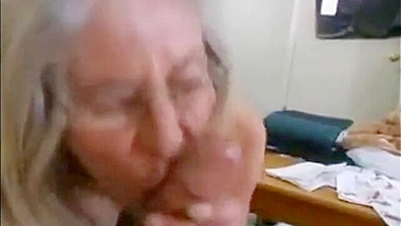 Vadia madura leva gozada do filho tarado - AI MEU DEUS SIM!