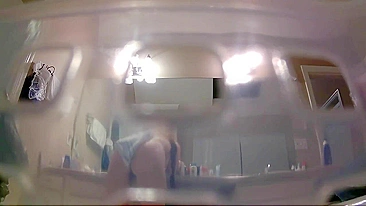 Câmera escondida flagra minha irmã pelada no chuveiro