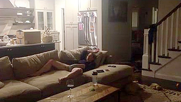 Esposa Safada Flagrada se Masturbando na Câmera Escondida - A Falsa Finalmente Caiu!