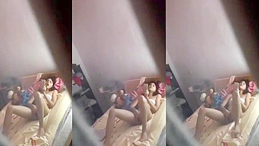 Flagrada na Cam Escondida, Esposa em Show Solo Sensual com Masturbação e Cavalgada no Dildo