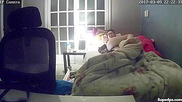 Flagrei Minha Esposa Se Masturbando Debaixo do Cobertor Xadrez - Segredo Quente da Gostosa Revelado